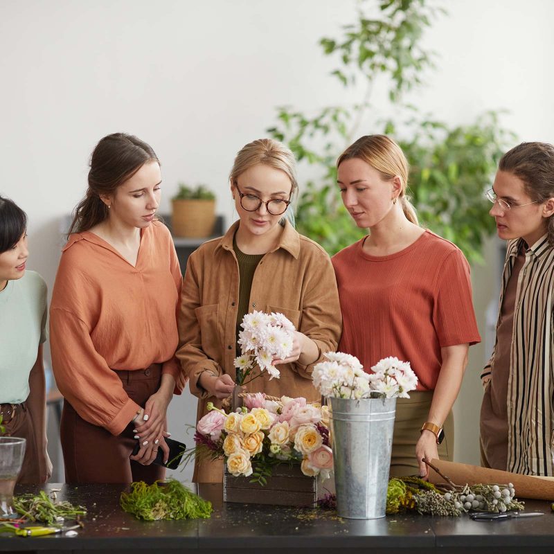 diverse-group-of-people-in-florists-workshop-JTYMK59.jpg