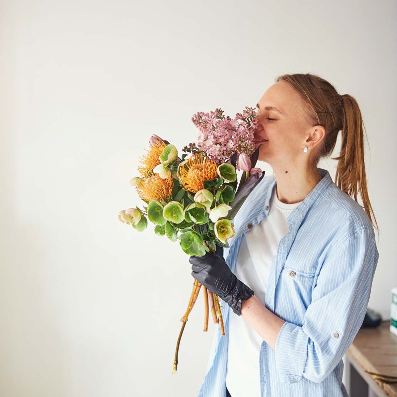 florist-enjoying-the-aroma-of-flowers-in-her-hands-ZX4JJ7N.jpg